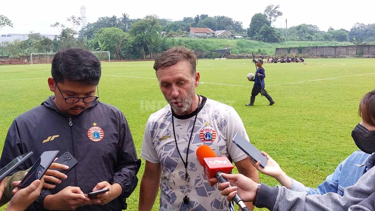 Pelatih Persija Jakarta, Thomas Doll akui keberatan pemainnya dipanggil ke Timnas Indonesia U-23. (Foto: Zainal Hasan/INDOSPORT) Copyright: © Zainal Hasan/INDOSPORT