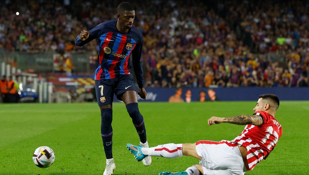 Duel antara Ousmane Dembele dengan Yuri Berchiche dalam laga LaLiga Barcelona vs Athletic Bilbaoantara Copyright: © Reuters/Albert Gea