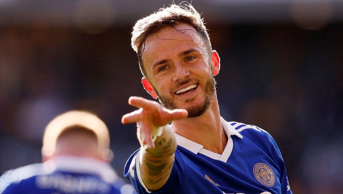 Pemain Leicester City, James Maddison, harus merasakan timnya terdegradasi. Foto: REUTERS/Andrew Couldridge. Copyright: © Reuters/Andrew Couldridge