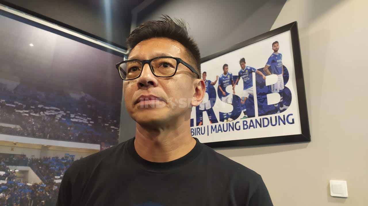 Direktur PT Persib Bandung Bermartabat , Teddy Tjahjono, memastikan jadwal pertandingan Persib Bandung vs Bhayangkara FC diundur. (Foto: Arif Rahman/INDOSPORT) Copyright: © Arif Rahman/INDOSPORT