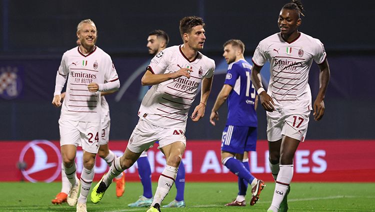 Selebrasi gol pemain AC Milan, Rafael Leao usai cetak gol di Liga Champions. Copyright: © REUTERS/Antonio Bronic