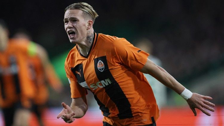 Mykhaylo Mudryk merayakan golnya di laga Celtic vs Shakhtar Donetsk (26/10/22). (Foto: REUTERS/Russell Cheyne) Copyright: © REUTERS/Russell Cheyne