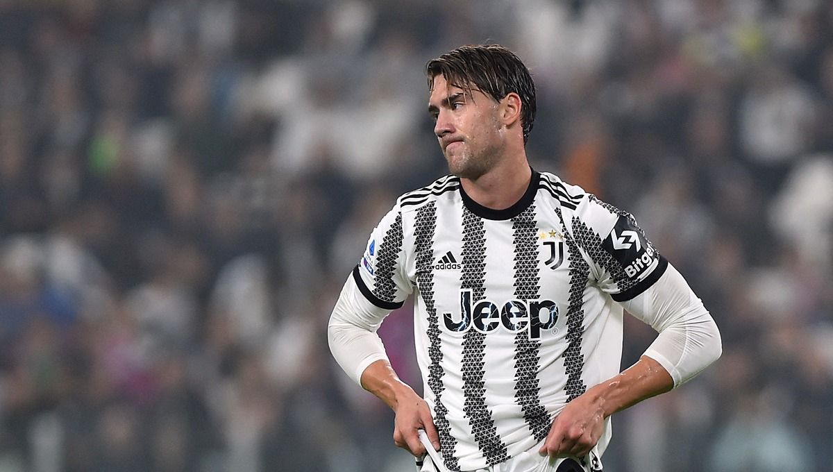 Sang agen ternyata menjadi dalang kegagalan kepindahan striker Juventus, Dusan Vlahovic, ke Manchester United pada bursa transfer Januari 2023. Copyright: © Reuters/Massimo Pinca