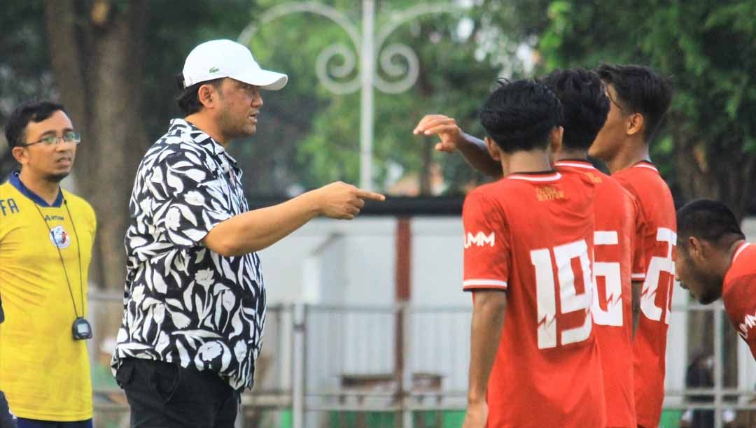 Wibie Dwi Andriyas saat berikan instruksi. (Foto: MO NZR Sumbersari) Copyright: © MO NZR Sumbersari