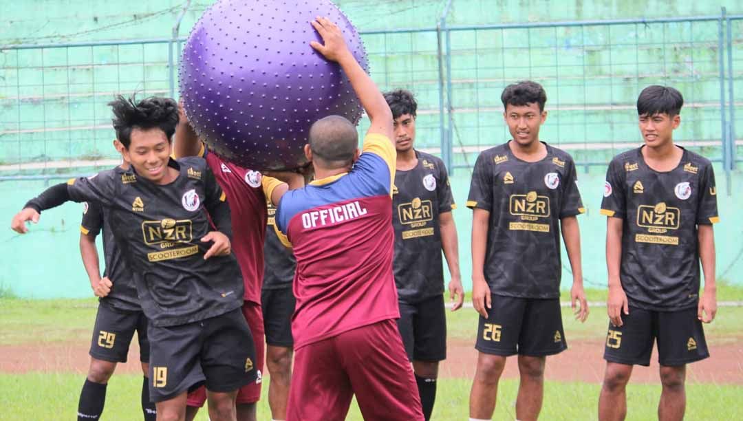 Tim NZR Sumbersari saat latihan jelang Liga 3. Copyright: © MO NZR Sumbersari