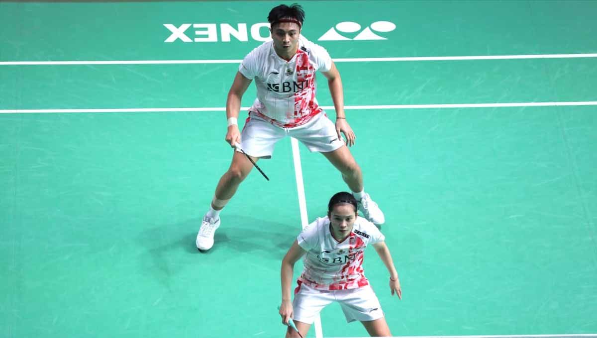 Pasangan ganda campuran Indonesia, Zachariah Josiahno Sumanti/Hediana Julimarbela di French Open 2022. (Foto: PBSI) Copyright: © PBSI