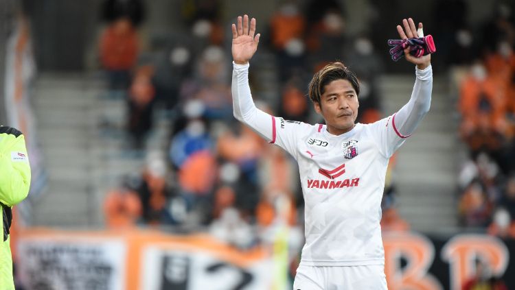 Yoshito Okubo saat masih berseragam Cerezo Osaka. Pemain asal Jepang ini merupakan pemilik catatan gol terbanyak sepanjang sejarah di J1 League. Copyright: © Dok. J-League