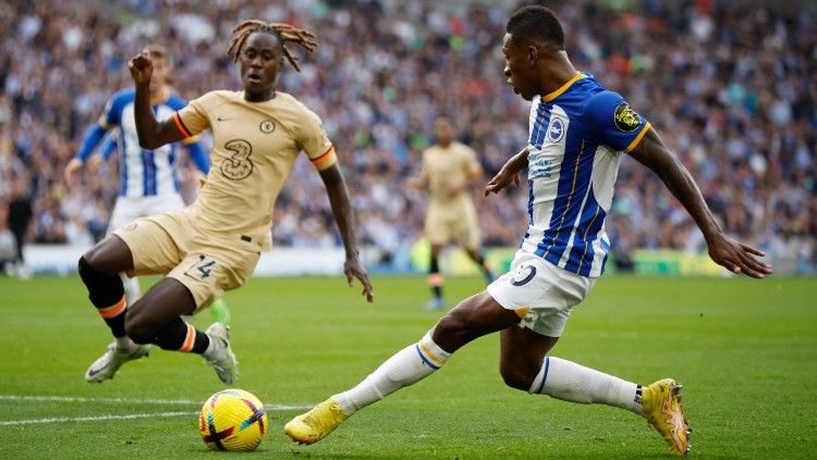 Trevoh Chalobah (kiri) mencetak gol bunuh diri di laga Brighton vs Chelsea (29/10/22). (Foto: Reuters/John Sibley) Copyright: © Reuters/John Sibley