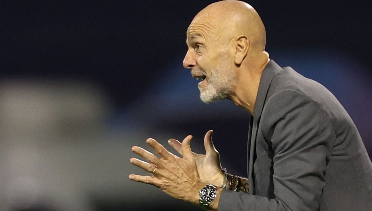 Stefano Pioli baru saja diganjar kontrak baru oleh AC Milan hingga 2025 mendatang. Detail kontrak baru ini menunjukkan Liga Champions membuat Pioli makin tajir. Foto: REUTERS/Antonio Bronic Copyright: © Reuters/Antonio Bronic