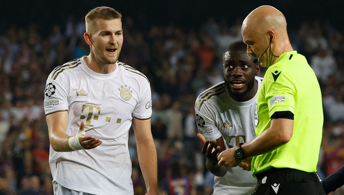 Kabar yang mengaitkan Raphael Varane dengan Bayern Munchen di bursa transfer musim dingin nanti dipastikan membuat Matthijs de Ligt memanas. Foto: REUTERS/Albert Gea Copyright: © Reuters/Albert Gea