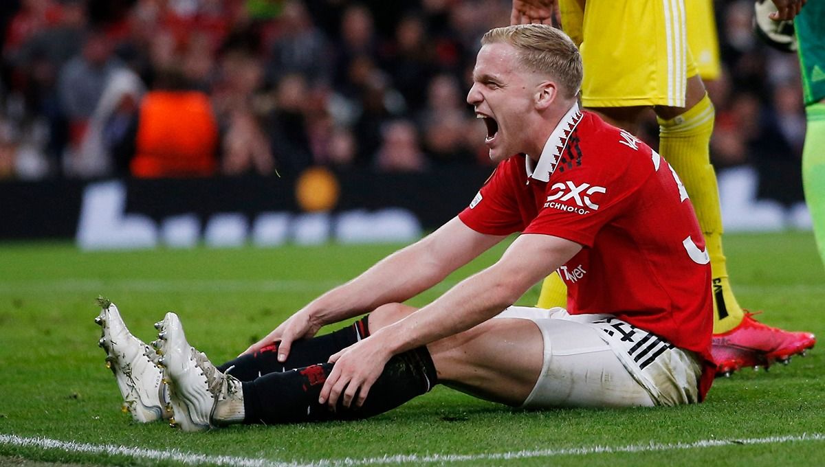 Rekap rumor bursa transfer musim panas 2023, Senin (19/06/23), akan diawali dengan kabar Manchester United mendepak Donny van de Beek. Copyright: © Reuters/Craig Brough