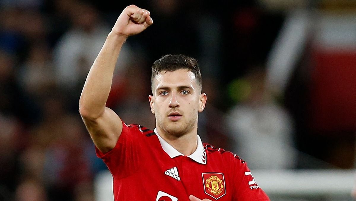 Klub Liga Inggris (Premier League), Manchester United, siap bungkus bek kanan Norwich City, Max Aaron, pada bursa transfer sebagai pelapis Diogo Dalot. Copyright: © Reuters/Craig Brough