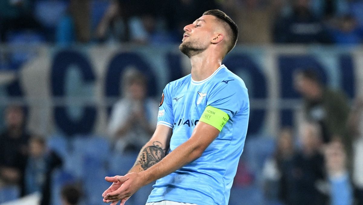 Klub Liga Italia (Serie A), Juventus, tampaknya hanya tinggal menunggu waktu untuk meresmikan kedatangan Sergej Milinkovic-Savic yang bakal diboyong dari Lazio. Copyright: © Reuters/Alberto Lingria