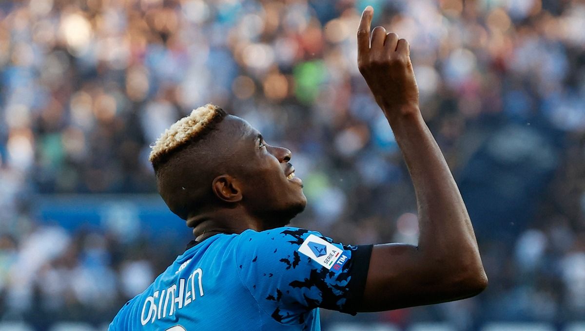 Napoli sepertinya benar-benar tidak ingin sampai kehilangan Victor Osimhen saat bursa transfer musim panas 2023 resmi dibuka. Foto: REUTERS/Ciro De Luca Copyright: © Reuters/Ciro De Luca