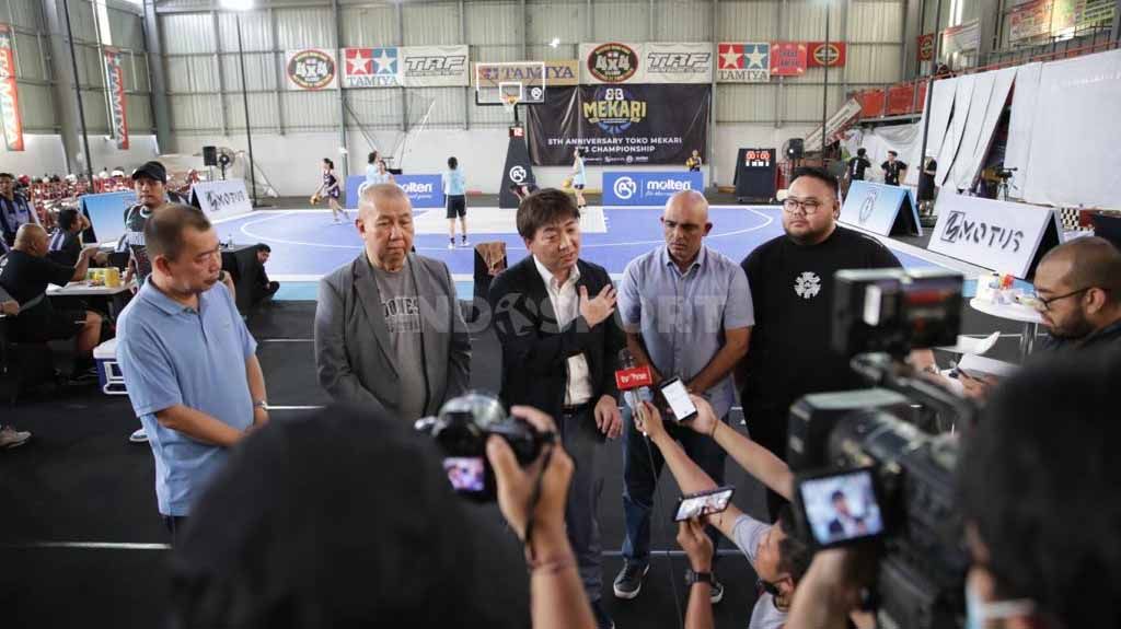 Ketum Perbasi, Danny Kosasih hadir dalam turnamen 3x3 di Gading Serpong. Copyright: © Petrus Manus Da