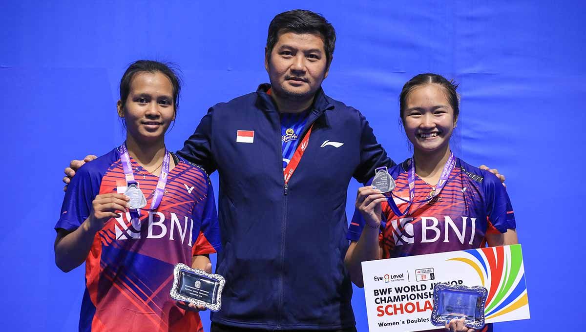 Pasangan ganda putri Indonesia, Rachel Allessya Rose/Meilysa Trias Puspitasari meraih medali perak di Kejuaraan Dunia Junior 2022. (Foto: PBSI) Copyright: © PBSI