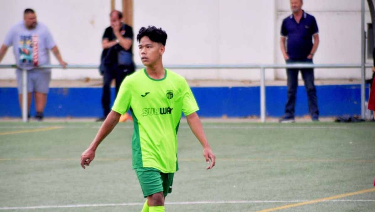 Arwin Harahap, pemain muda Indonesia saat membela Torrent CF di Liga Regional Valencia. (Foto: Instastory @arwin_hrp) Copyright: © Instastory@arwin_hrp