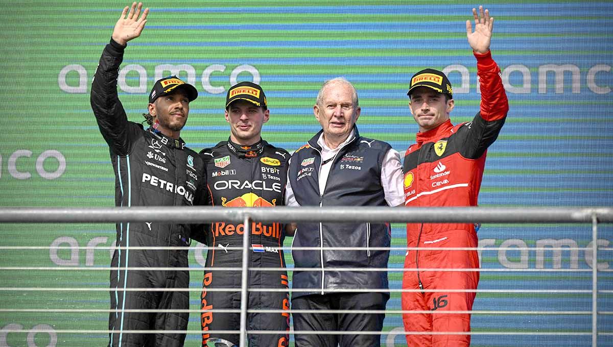 Pembalap Mercedes Lewis Hamilton, pebalap Red Bull Racing Max Verstappen, penasihat Red Bull Racing Helmut Marko dan pebalap Ferrari Charles Leclerc usai balapan Grand Prix F1 AS di Circuit of the Americas. (Foto: REUTERS/Jerome Miron) Copyright: © REUTERS/Jerome Miron