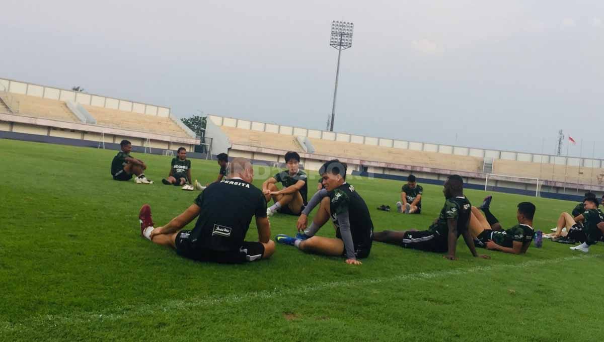 Latihan Persita Tangerang pasca libur dua minggu. (Foto: Petrus Manus Da' Yerimon/INDOSPORT) Copyright: © Petrus Manus Da' Yerimon/INDOSPORT