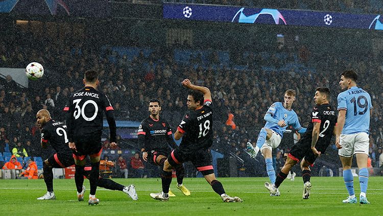 Manchester City vs Sevilla di Liga Champions. Copyright: © Reuters/Jason Cairnduff