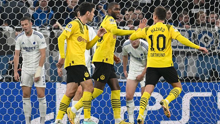 Selebrasi pemain Borussia Dortmund usai cetak gol ke gawang FC Copenhagen di Liga Champions. Copyright: © REUTERS/Fabian Bimmer