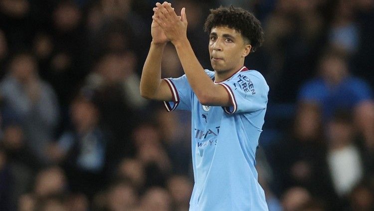 Rico Lewis , pemain muda yang pecahkan rekor pencetak gol termuda di Liga Champions pada laga Man City vs Sevilla (03/11/22). (Foto: REUTERS/Carl Recine) Copyright: © REUTERS/Carl Recine