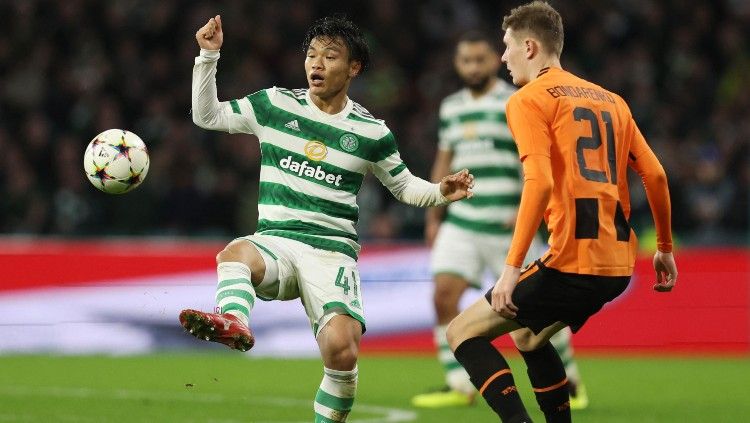 Pemain Celtic FC asal Jepang, Reo Hatate (kiri). (Foto: Reuters/Russell Cheyne) Copyright: © Reuters/Russell Cheyne