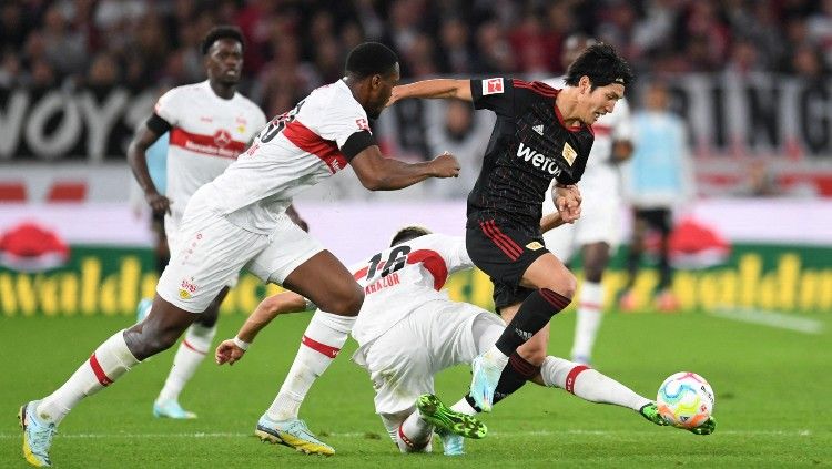 Aksi Genki Haraguchi (kanan) saat Union Berlin bertemu Stuttgart (09/10/22). (Foto: REUTERS/Andreas Gebert) Copyright: © REUTERS/Andreas Gebert