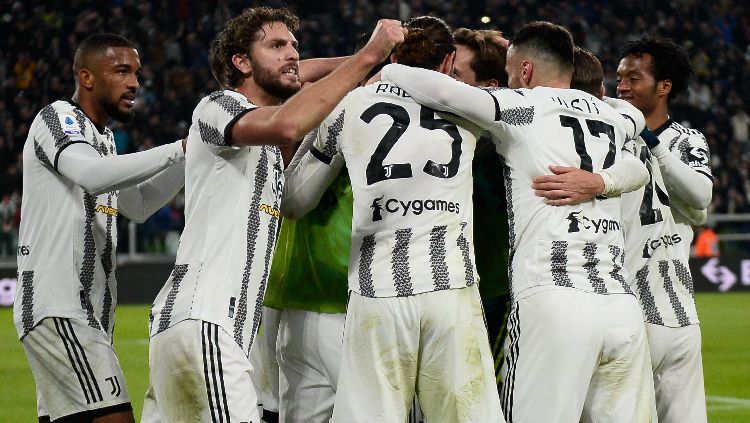 Pemain Juventus melakukan selebrasi setelah mencetak gol ke gawang Inter Milan. Foto: REUTERS-Massimo Pinca. Copyright: © REUTERS-Massimo Pinca