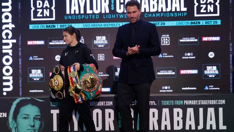 Promotor tinju ternama, Eddie Hearn (kanan). (Foto: Reuters/Andrew Couldridge) Copyright: © Reuters/Andrew Couldridge