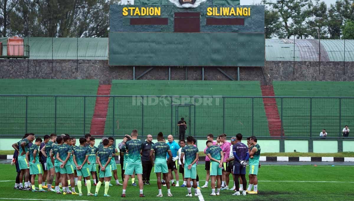 Persib Bandung akan menghadapi FC Bekasi City pada laga uji coba, Sabtu (12/12/22) besok. Copyright: © Arif Rahman/INDOSPORT