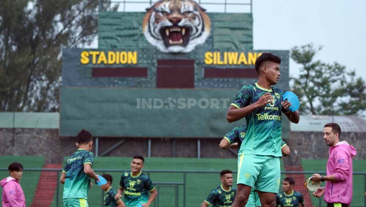 Persib berlatih di Stadion Siliwangi, Kota Bandung, Senin (07/11/22). Copyright: © Arif Rahman/INDOSPORT