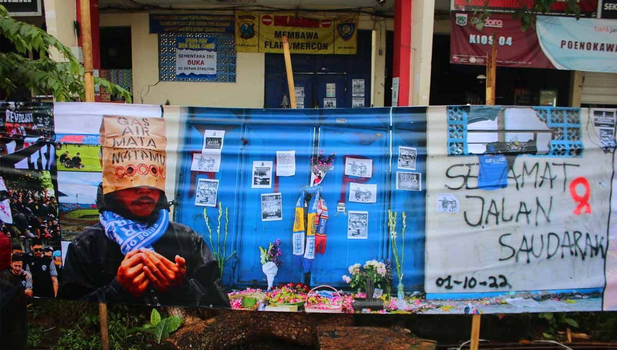 Jurnalis Malang Raya (JMR) memperingati 40 hari Tragedi Kanjuruhan dgn menampilkan foto karya jurnalistik. (Foto: dokumentasi JMR) Copyright: © dokumentasi JMR