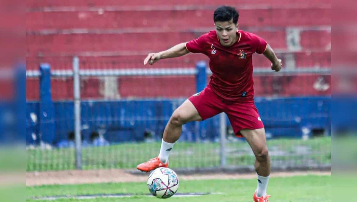 Bayu Otto jadi satu dari 14 pemain dalam latihan pertama Persik. Copyright: © MO Persik