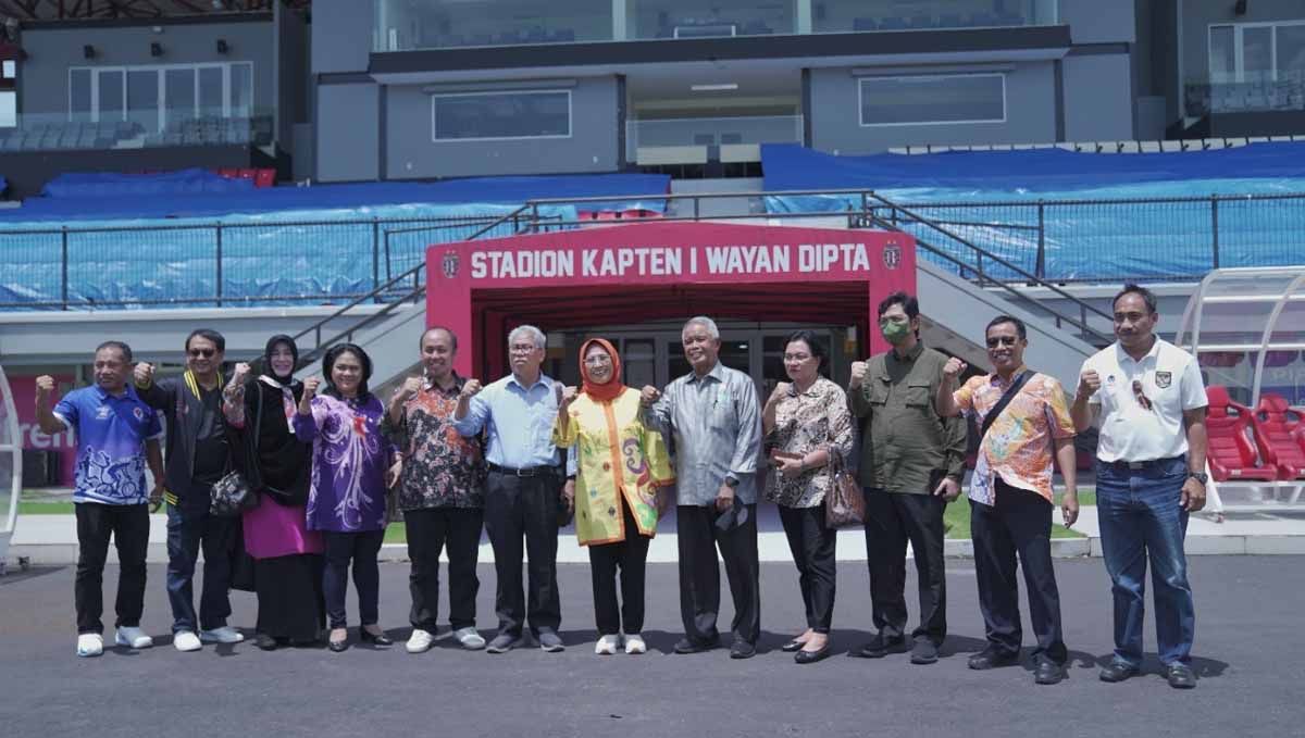 Komisi X DPR RI mengunjungi Stadion Kapten I Wayan Dipta, Gianyar, Jumat (11/11/22). (Foto: Bali United) Copyright: © Bali United