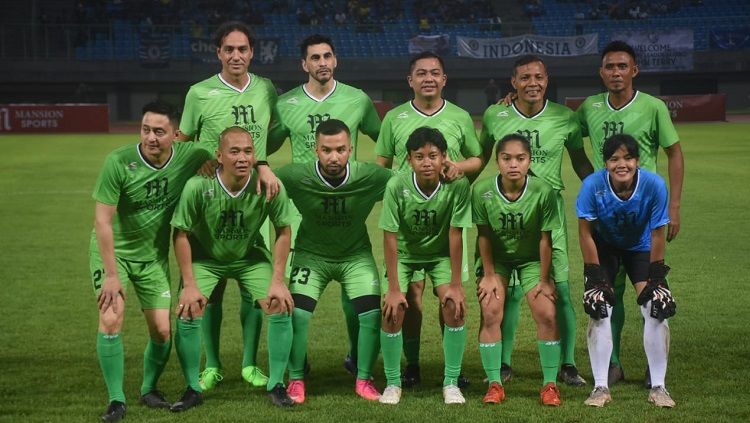 Tim Alessandro Nesta tampil dalam ajang Star Football Challenges di Stadion Patriot Chandrabhaga, Bekasi, Sabtu (12/11/22). Copyright: © Herry Ibrahim/INDOSPORT