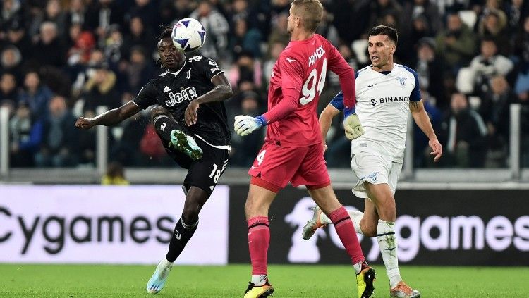 Momen pemain Juventus, Moise Kean saat mencetak gol ke gawang Lazio di pekan ke-15 Liga Italia REUTERS/Massimo Pinca Copyright: © REUTERS/Massimo Pinca