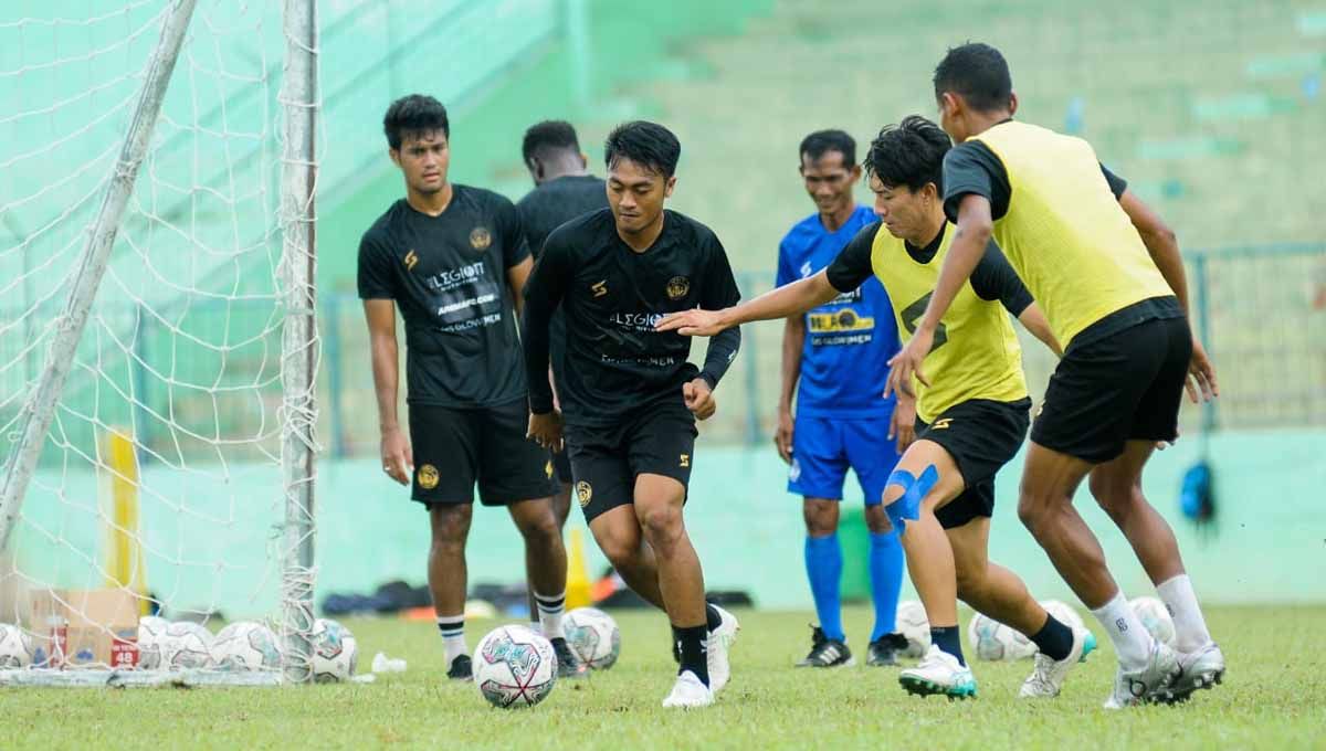 Arema FC mulai gelar sesi latihan terbuka sebagai persipana lanjutan Liga 1. (Foto: MO Arema FC) Copyright: © MO Arema FC