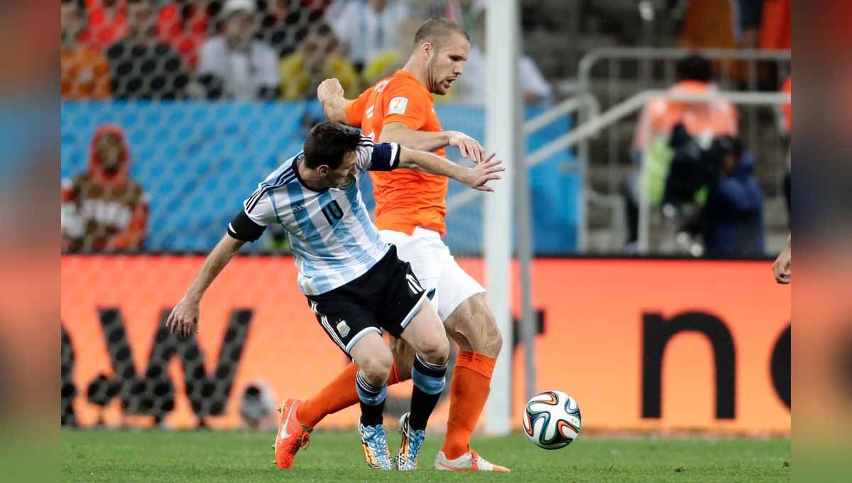 Mantan pemain Timnas Belanda, Ron Vlaar akan hadir pada acara Oranje Festival di GBK. (Foto: KNVB) Copyright: © KNVB