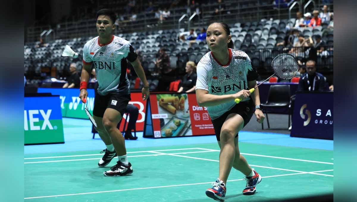 Pasangan ganda campuran Indonesia, Amri Syahnawi/Winny Oktavina Kandow di Australian Open 2022. Mereka baru saja memastikan lolos ke babak utama Spain Masters 2023. (Foto: PP PBSI) Copyright: © PP PBSI