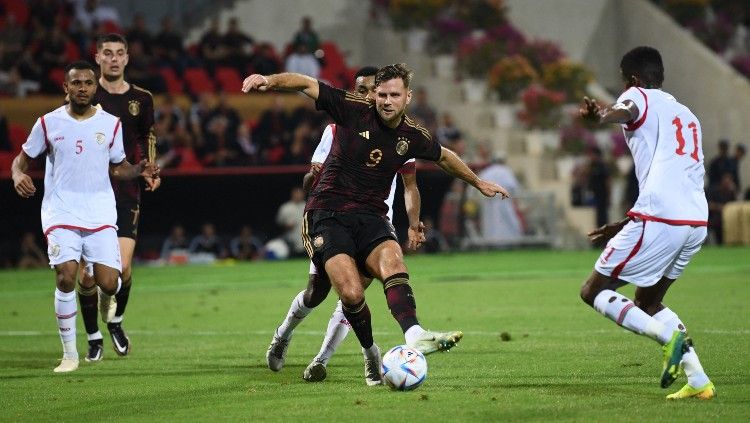 Aksi Niclas Fullkrug kala mencetak gol ke gawang Oman (17/11/22). (Foto: REUTERS/Annegret Hilse) Copyright: © REUTERS/Annegret Hilse