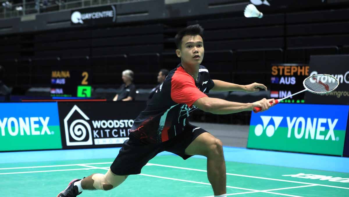 Backhand smash tunggal putra Indonesia, Christian Adinata, sukses hebohkan Orleans Masters 2023 yang sontak membuatnya dijuluki titisan Taufik Hidayat. Copyright: © PBSI