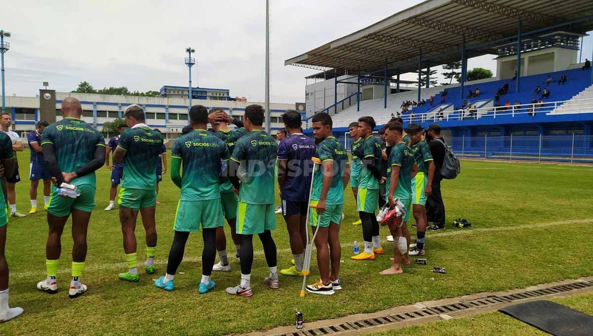 David Rumakiek saat bergabung dengan tim Persib, setelah menjalani operasi di bagian lutut. Copyright: © Arif Rahman/INDOSPORT