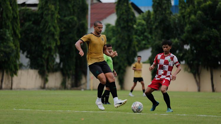 Persebaya Surabaya menang telak 4-0 melawan Pasuruan United di Lapangan Polda Jawa Timur, Jumat (18/11/22). Copyright: © Persebaya Surabaya