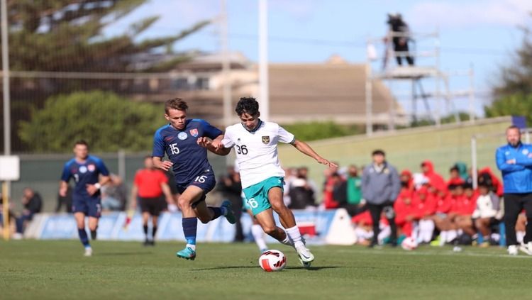 Timnas Indonesia U-20 harus menelan kekalahan dengan skor 1-2 saat melakoni laga uji coba melawan Slovakia di Spanyol pada Sabtu (19/11/22). Copyright: © PSSI