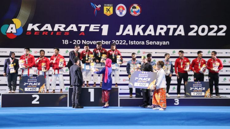 Kejuaraan Dunia Karate WKF Serie A 2022 berjalan dengan sukses pada 18-20 November di Istora GBK. Indonesia total meraih 11 medali, 3 diantaranya medali emas. Copyright: © PB Forki