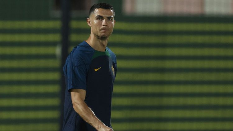 Pemain megabintang sekaligus kapten Timnas Portugal, Cristiano Ronaldo sedang latihan jelang lawan Ghana di laga pembuka Grup H Piala Dunia 2022 (Foto: REUTERS/Paul Childs). Copyright: © REUTERS/Paul Childs