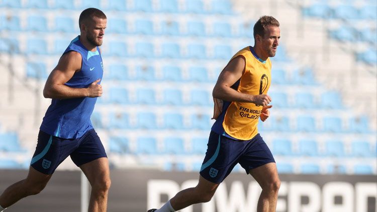 Harry Kane (kanan) saat latihan bersama Eric Dier jelang Inggris lawan Amerika Serikat di laga kedua Grup B Piala Dunia 2022 (Foto:REUTERS/Paul Childs) Copyright: © REUTERS/Paul Childs