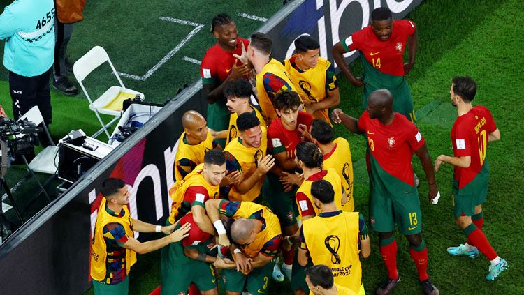 Selebrasi para pemain Portugal atas kemenangan melawan Ghana di laga pembuka Grup H Piala Dunia 2022 (Foto: REUTERS/Fabrizio Bensch). Copyright: © REUTERS/Fabrizio Bensch
