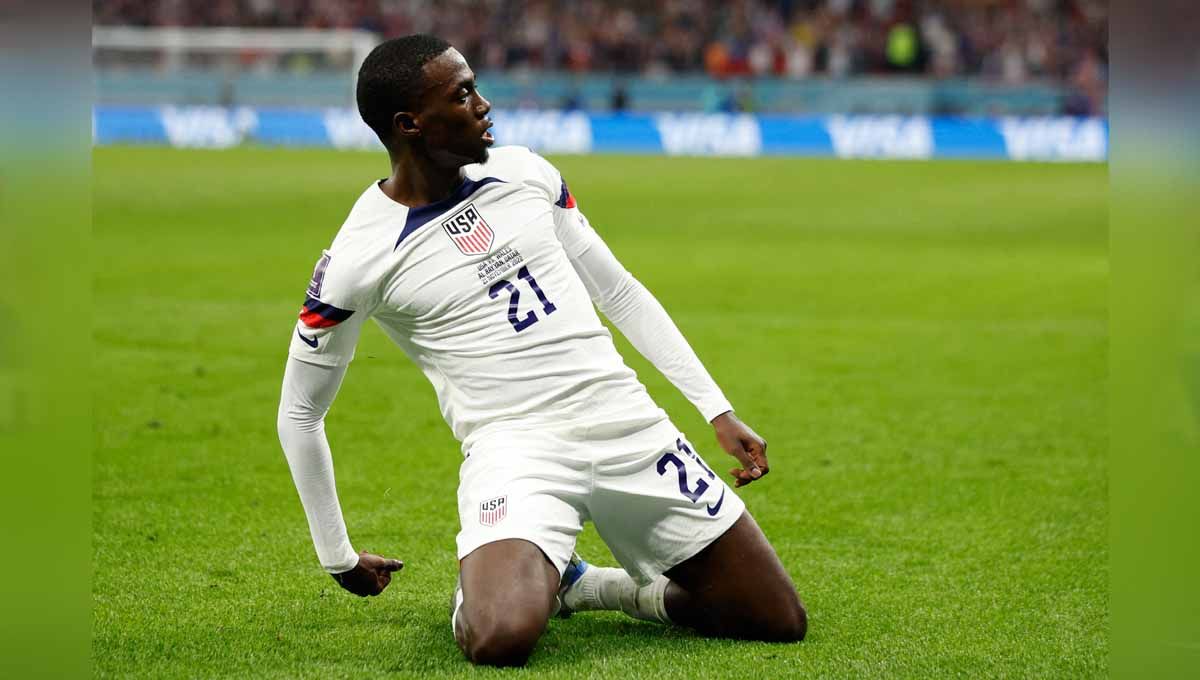 Selebrasi pemain Amerika Serikat Timothy Weah usai menjebol gawang Wales di grup B Piala Dunia Qatar 2022. (Foto: REUTERS/John Sibley) Copyright: © REUTERS/John Sibley